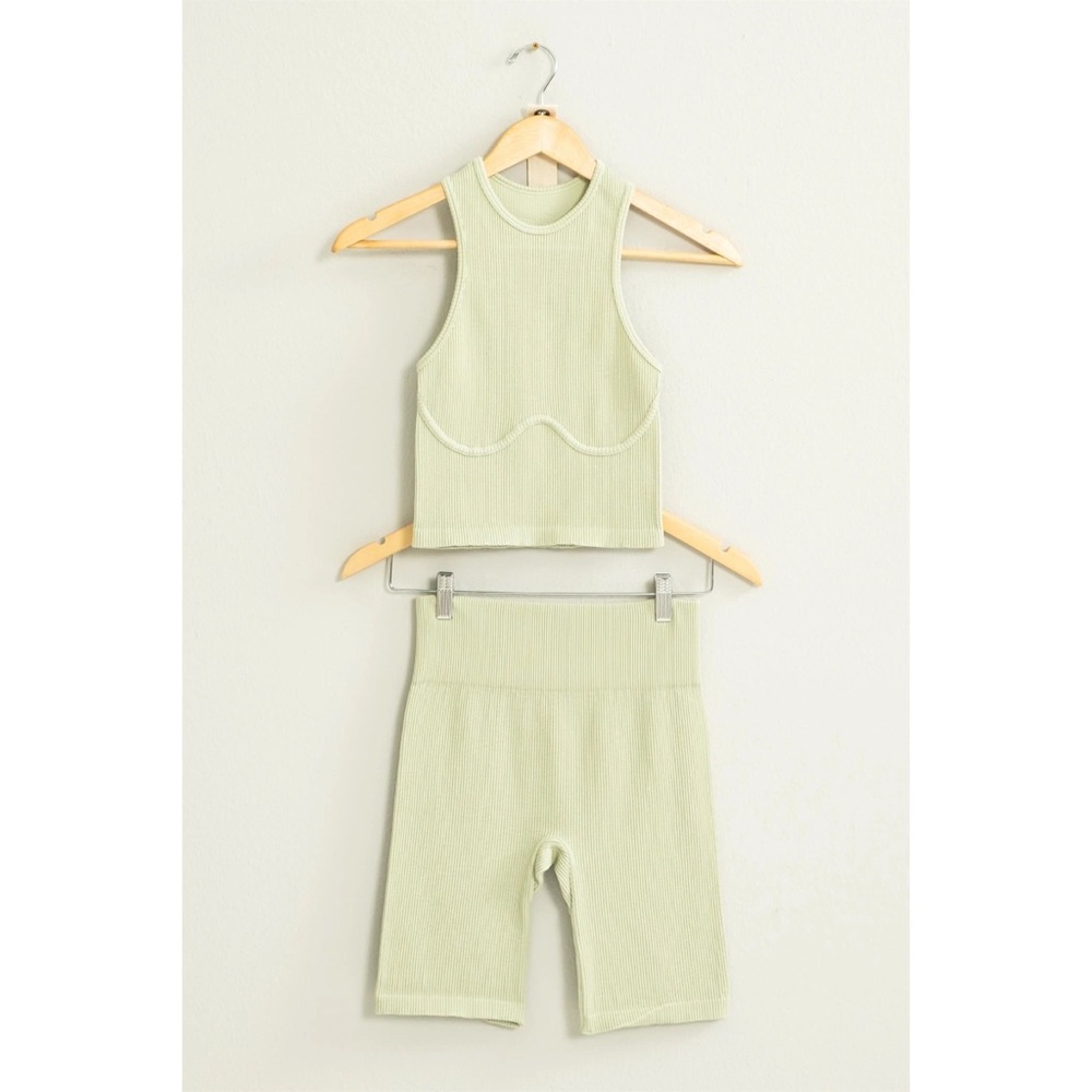 🌿 Cropped Tank Top and Biker Shorts Set 🌿